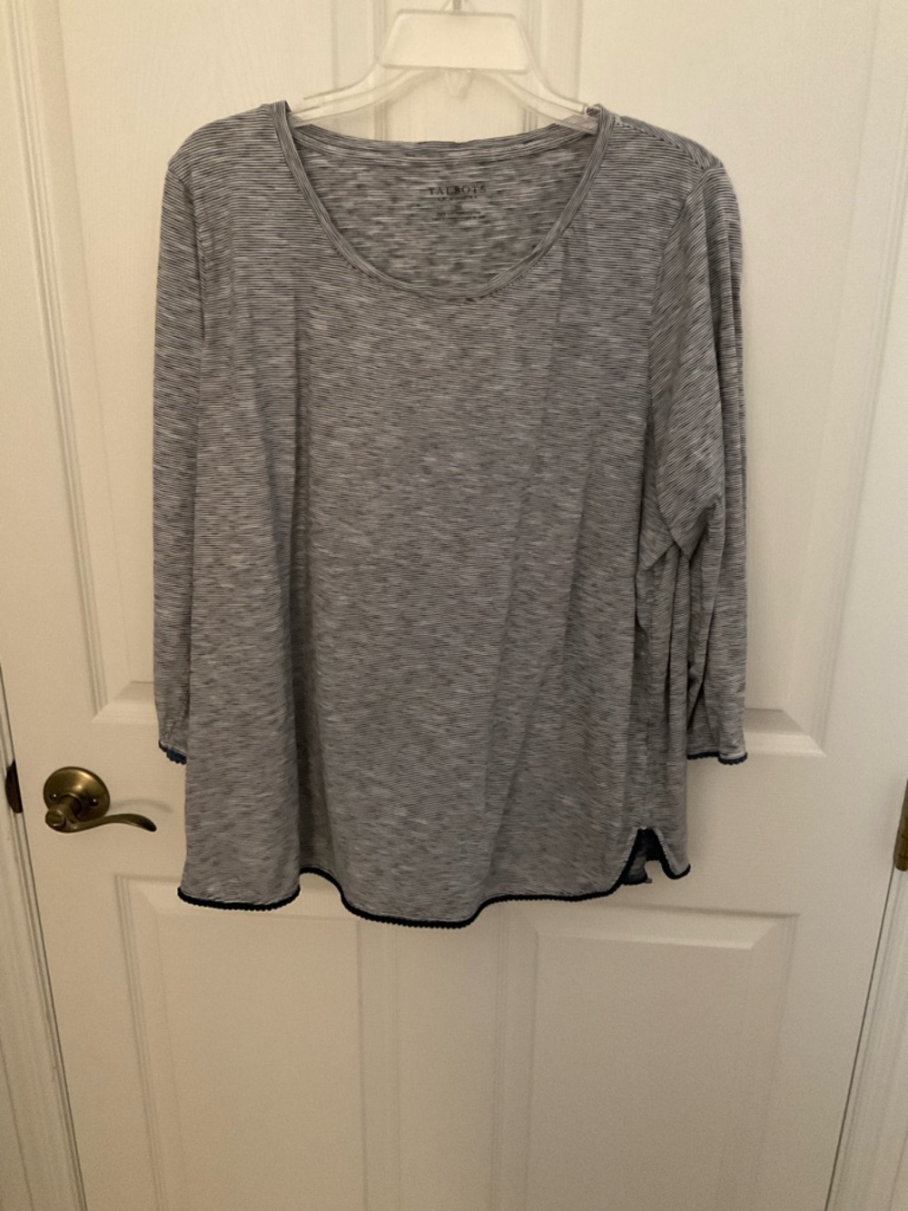 Talbots Light Heather Gray Long Sleeve Scoop Neck Tee with Contrast Trim